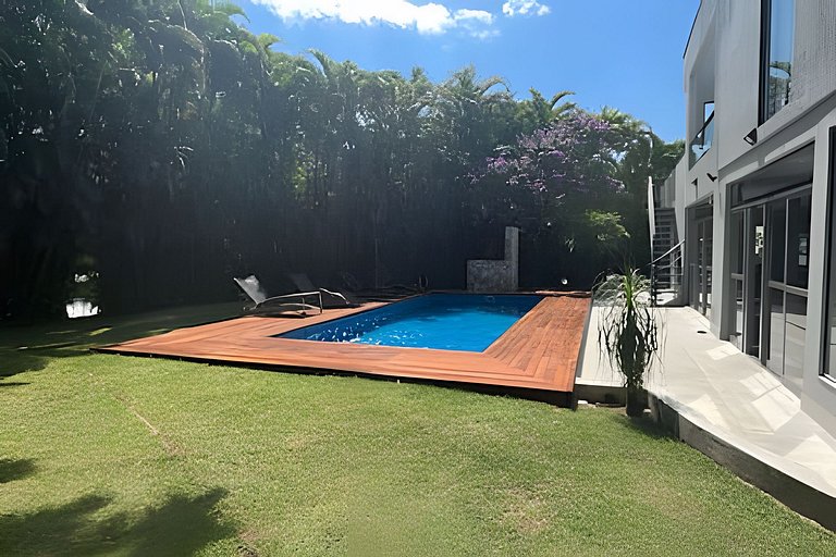 Alto Padrão 6 Suítes Piscina aquecida e Jacuzzi
