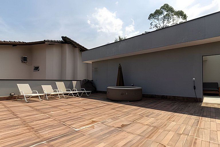 Alto Padrão 6 Suítes Piscina aquecida e Jacuzzi