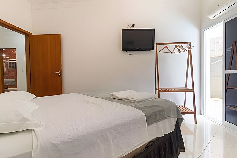 Casa com piscina, jacuzzi e 4 quartos