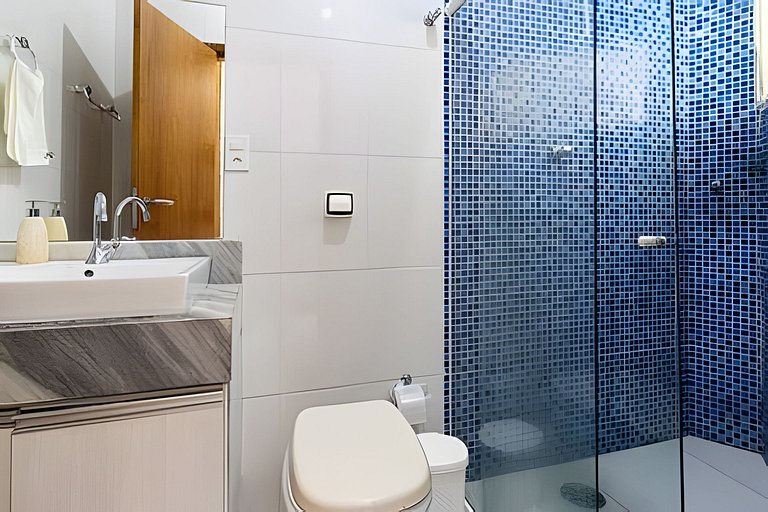 Encantadora Casa: Piscina, Jacuzzi e 4 Quartos.
