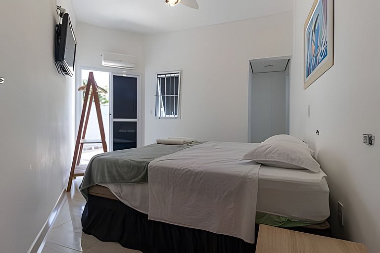 Encantadora Casa: Piscina, Jacuzzi e 4 Quartos.