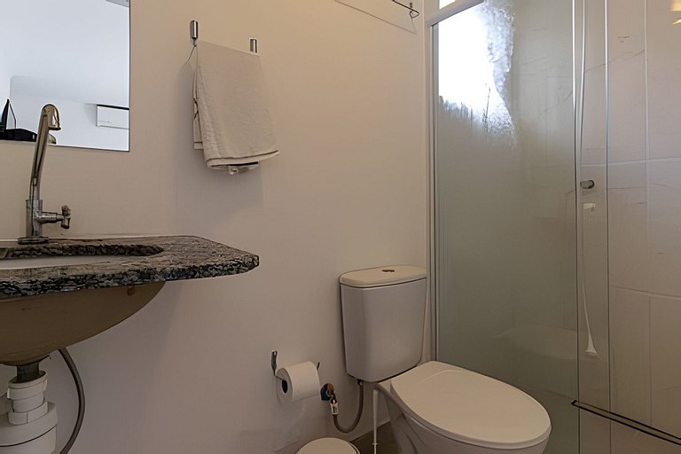 Casa Capri: 3 Suítes e Lazer ao Lado da Praia