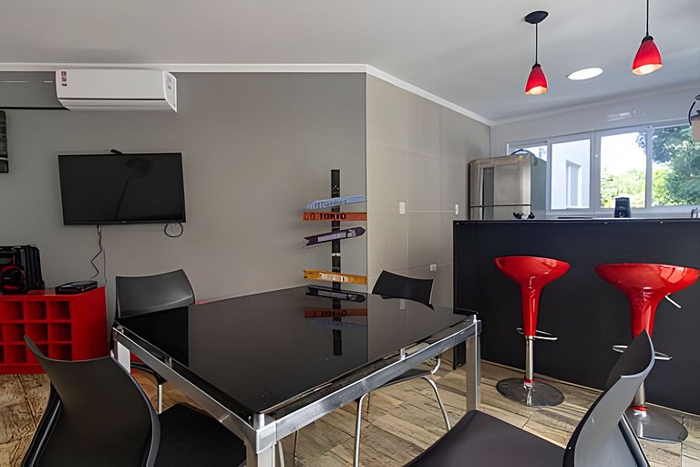Casa Capri: 3 Suítes e Lazer ao Lado da Praia