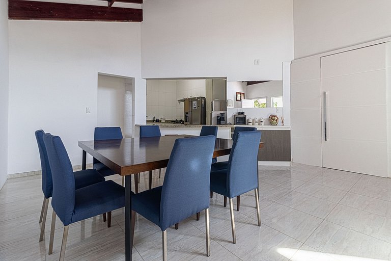 Casa com Piscina climatizada , Jacuzzi 4 Quartos.