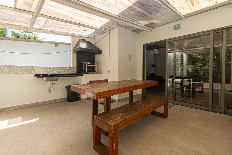 Casa Capri: 3 Suítes e Lazer ao Lado da Praia