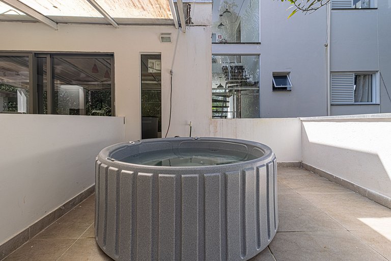 Casa Capri: 3 Suítes e Lazer ao Lado da Praia