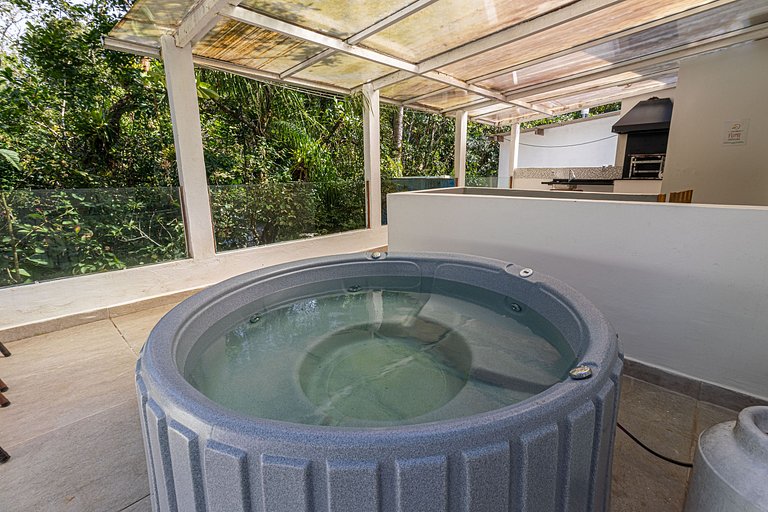 Casa Capri: 3 Suítes e Lazer ao Lado da Praia